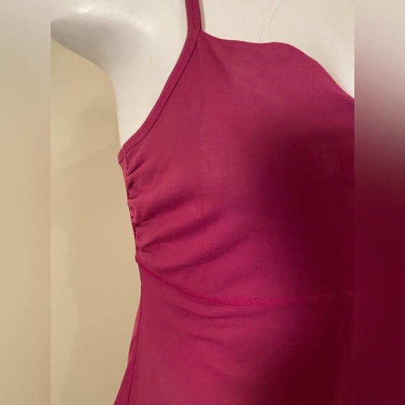 Tonic Active Yoga Top with Built in Shelf Bra Size Medium in EUC - Picture 4 of 9